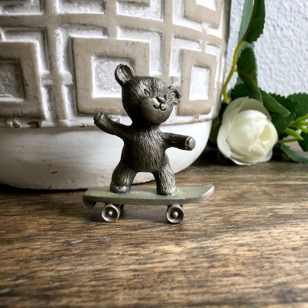 Vintage 1988 Spoontiques #669 Teddy Bear Skateboard Figurine Trinket Shelf Decor